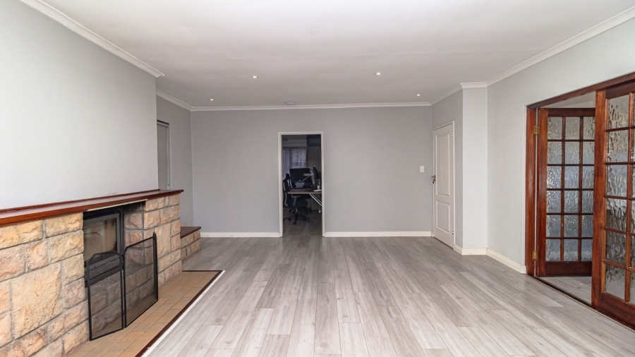 To Let 4 Bedroom Property for Rent in Kenridge Heights Western Cape